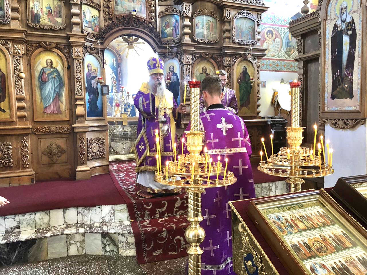 Митрополит Сергий возглавил Вечернее богослужение в Александро-Невском Соборе