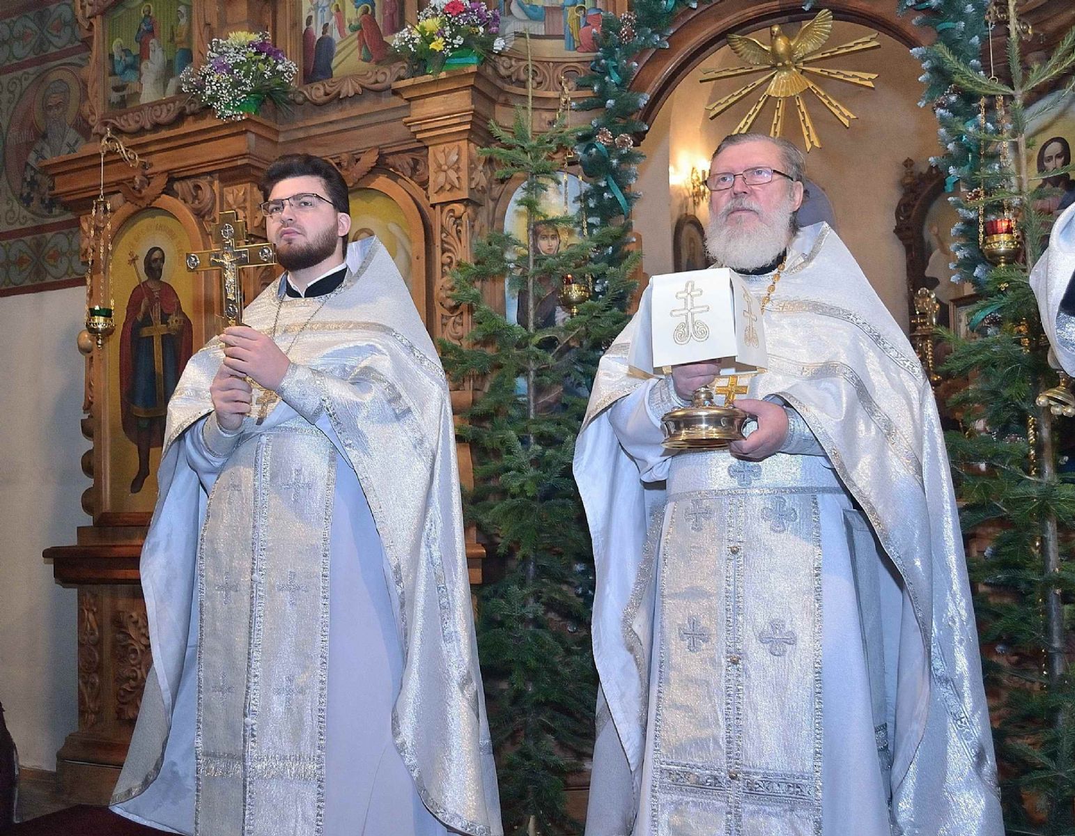 В  Великий праздник Обрезания Господня и день памяти святителя Василия Великого в нашем храме совершены праздничные богослужения