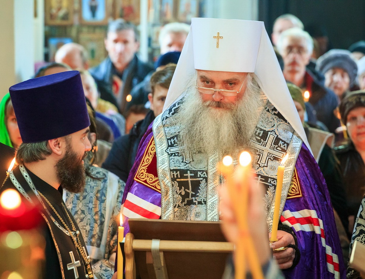 16 марта Высокопреосвященнейший Митрополит Сергий совершил Великое повечерие с чтением канона Андрея Критского в нашем храме