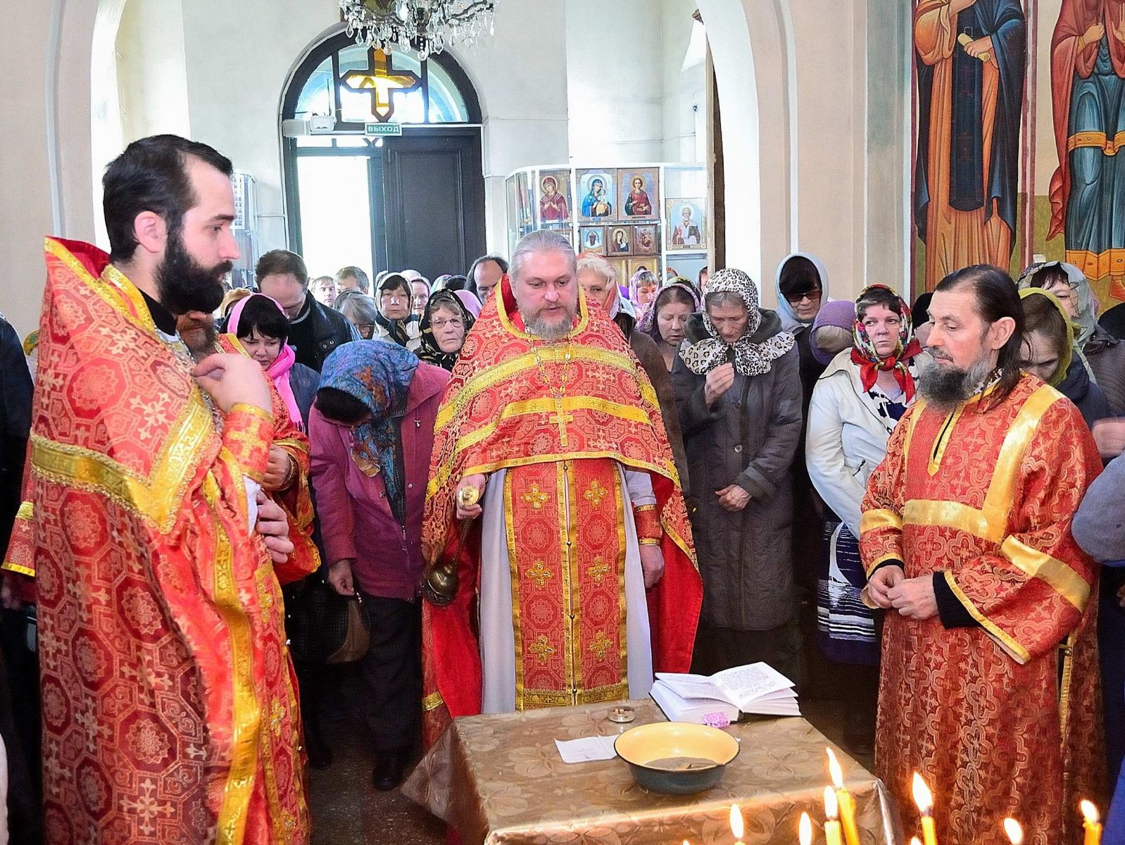 В день Радоницы в Александро-Невcком Соборе совершено Пасхальное поминовение усопших