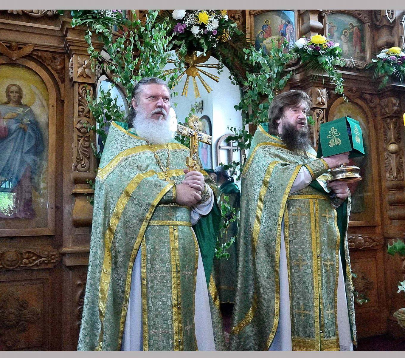 В День Святой Троицы (Пятидесятницы) в нашем храме совершена Божественная Литургия