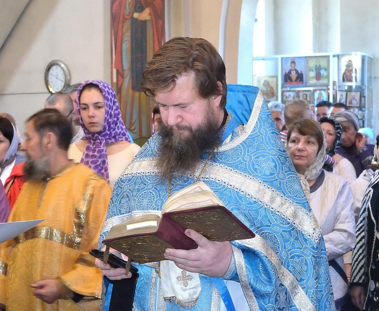 Молебен о сохранении творения Божия  совершен в Александро-Невском Соборе 