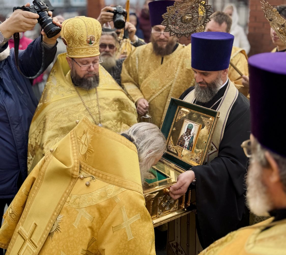 В Барнаул прибыл ковчег с частицей мощей святителя Иннокентия, митрополита Московского