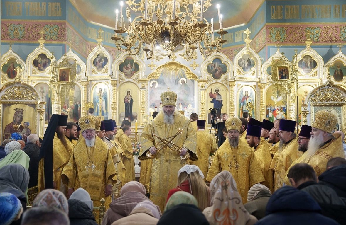 Протоиерей Андрей Басов сослужил Митрополиту Новосибирскому и Бердскому Никодиму Божественную литургию в Вознесенском кафедральном соборе г. Новосибирска
