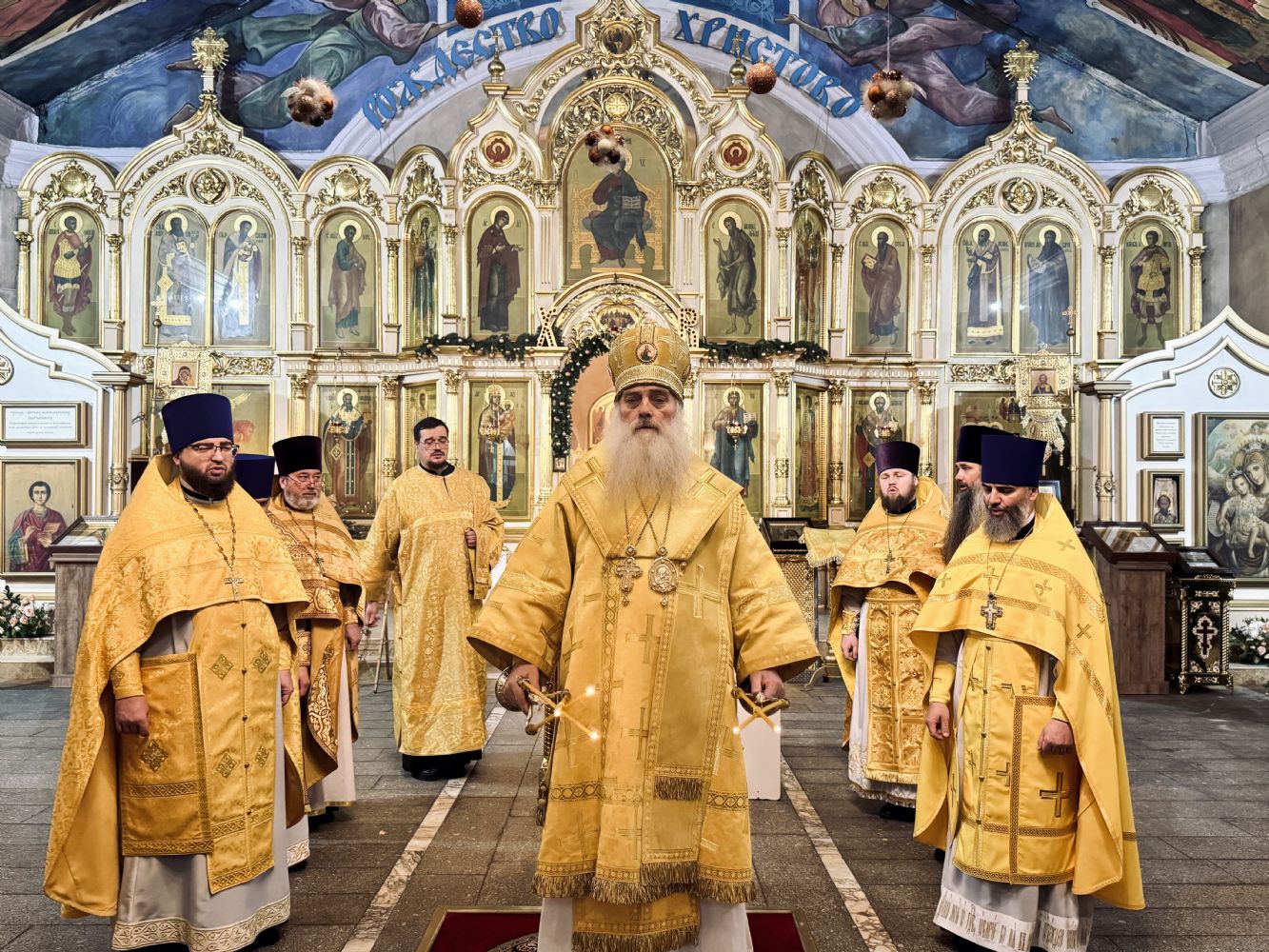 Протоиерей Андрей Басов сослужил Митрополиту Сергию Литургию в Никольском храме г. Барнаула