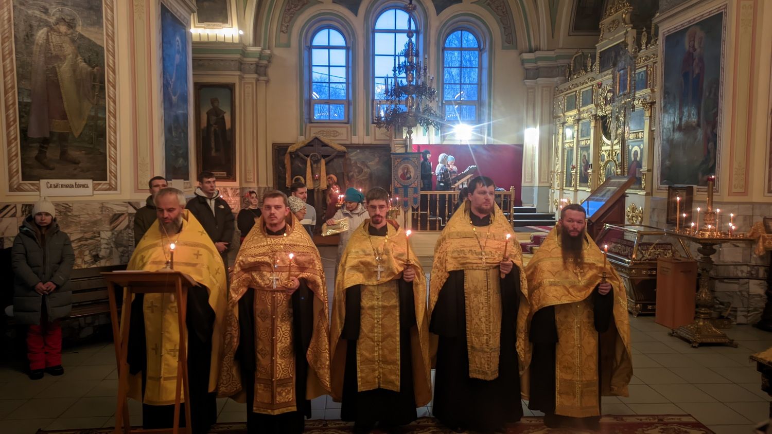 Протоиерей Андрей Басов сослужил Митрополиту Сергию вечернее богослужение с чтением акафиста