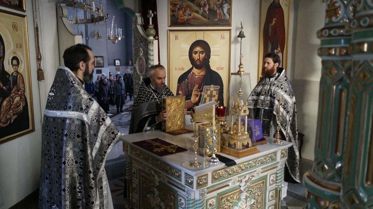 Литургия Преждеосвященных Даров в Александро-Невском Соборе г. Барнаула