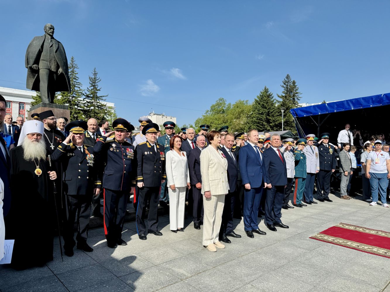 Митрополит Сергий и благочинные Барнаула приняли участие в Параде по случаю 80-ти летия Победы в ВОВ