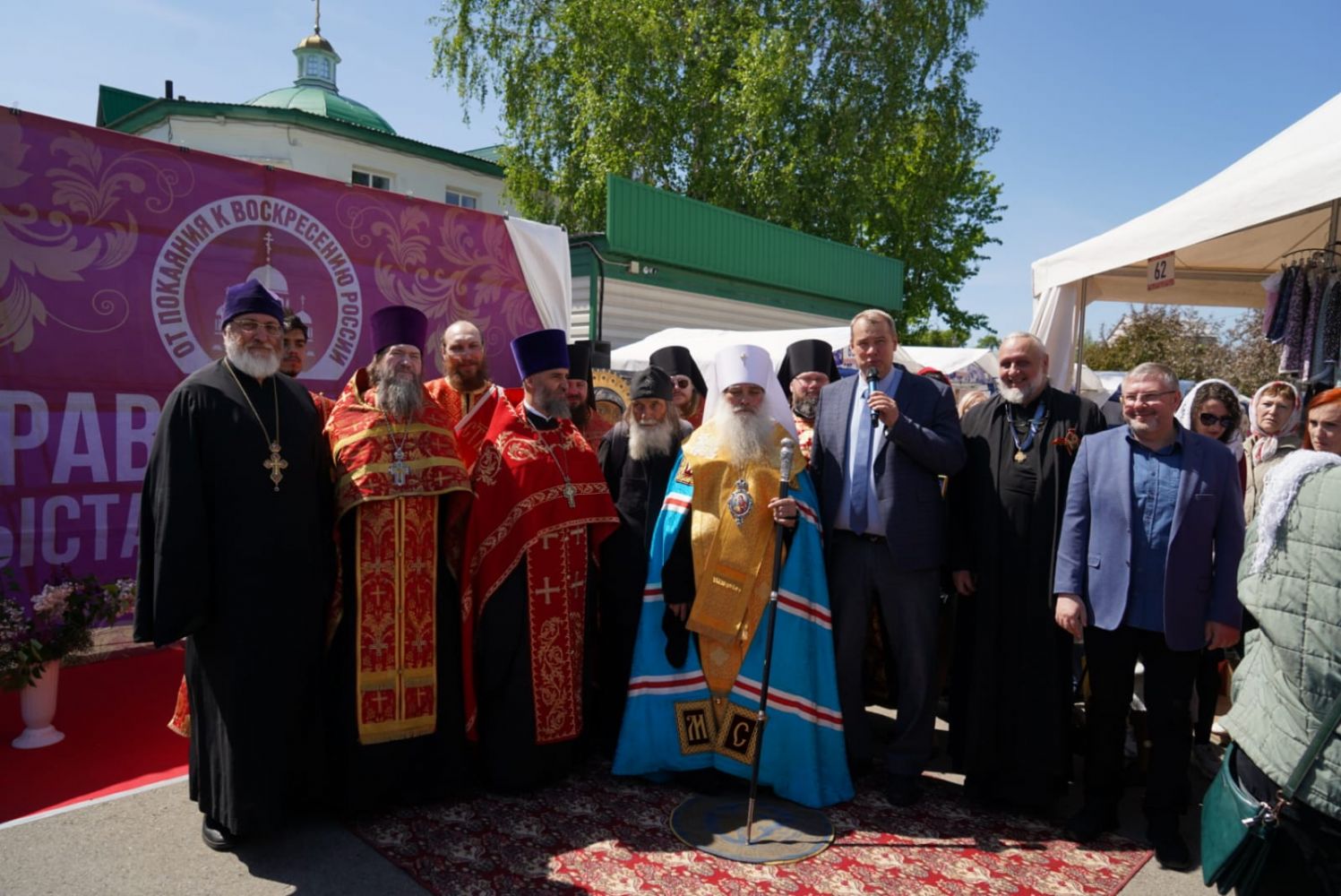 В Барнауле открылась выставка-ярмарка «От покаяния к воскресению России»