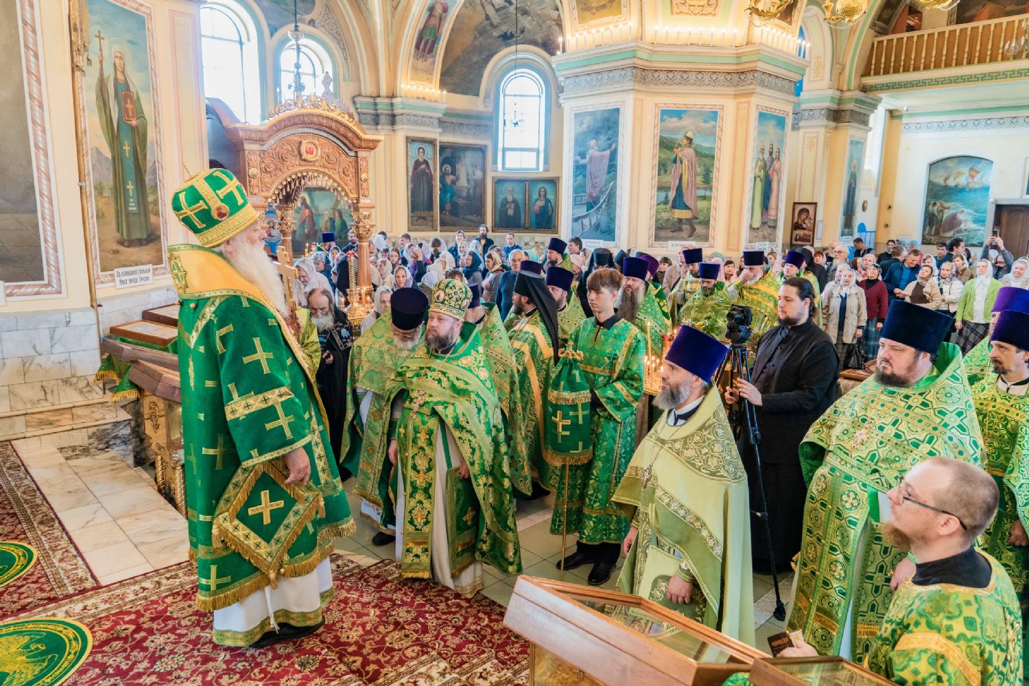 Божественная литургия в день памяти преподобного Макария Алтайского