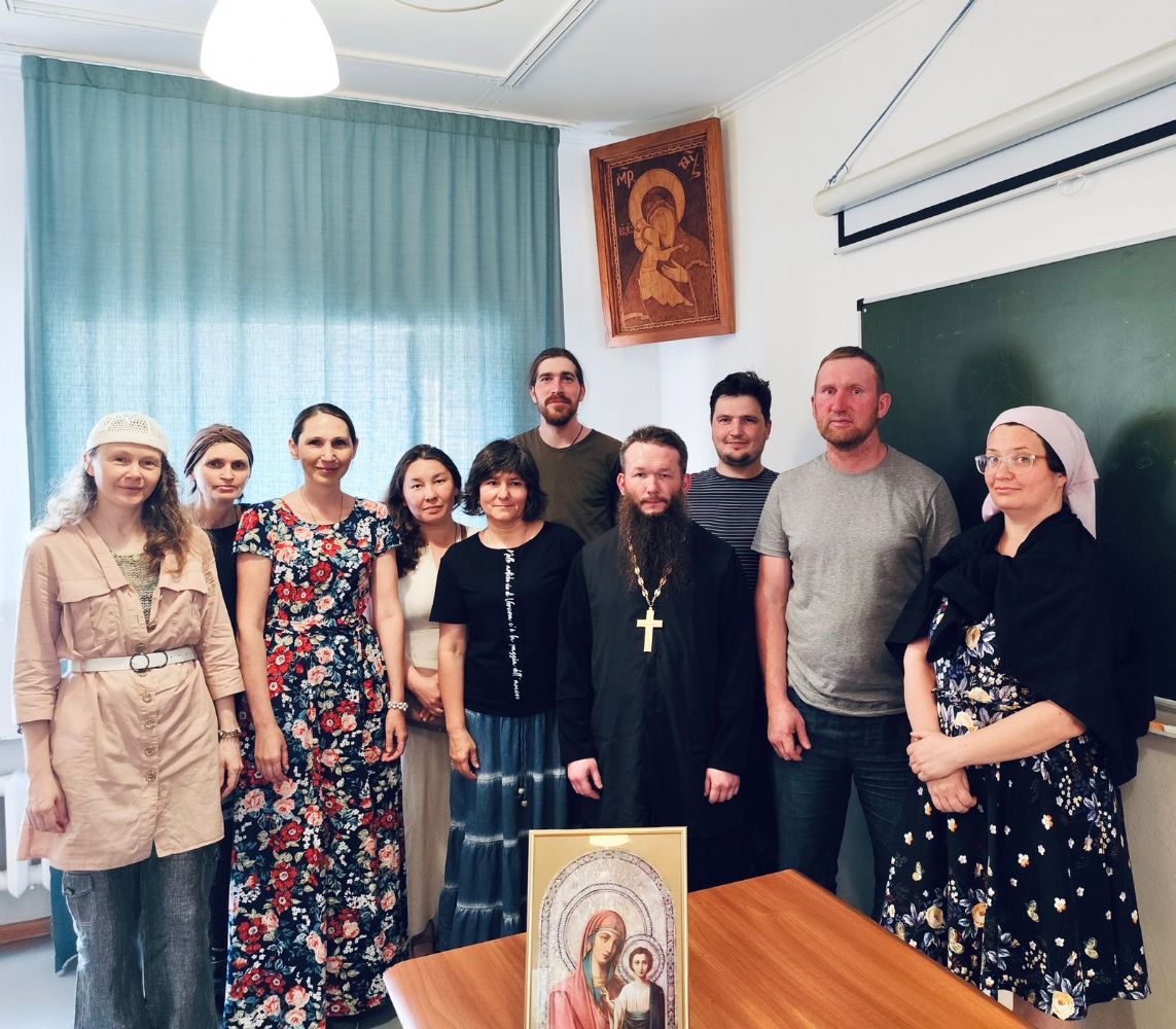 В молодежном центре «Невские» прошла встреча будущих участников Коробейниковского крестного хода