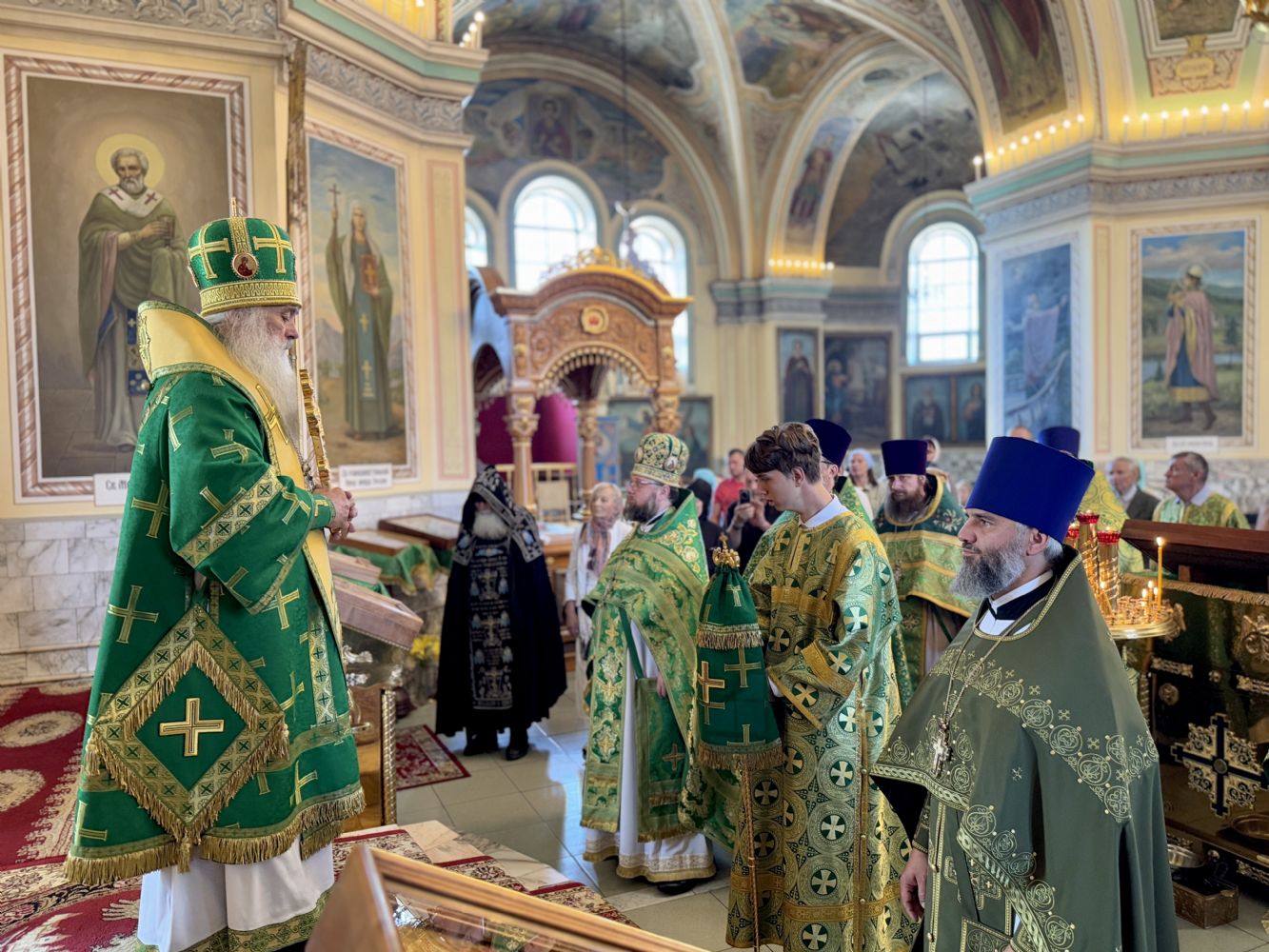 В день тезоименитства архипастырь возглавил служение Божественной литургии