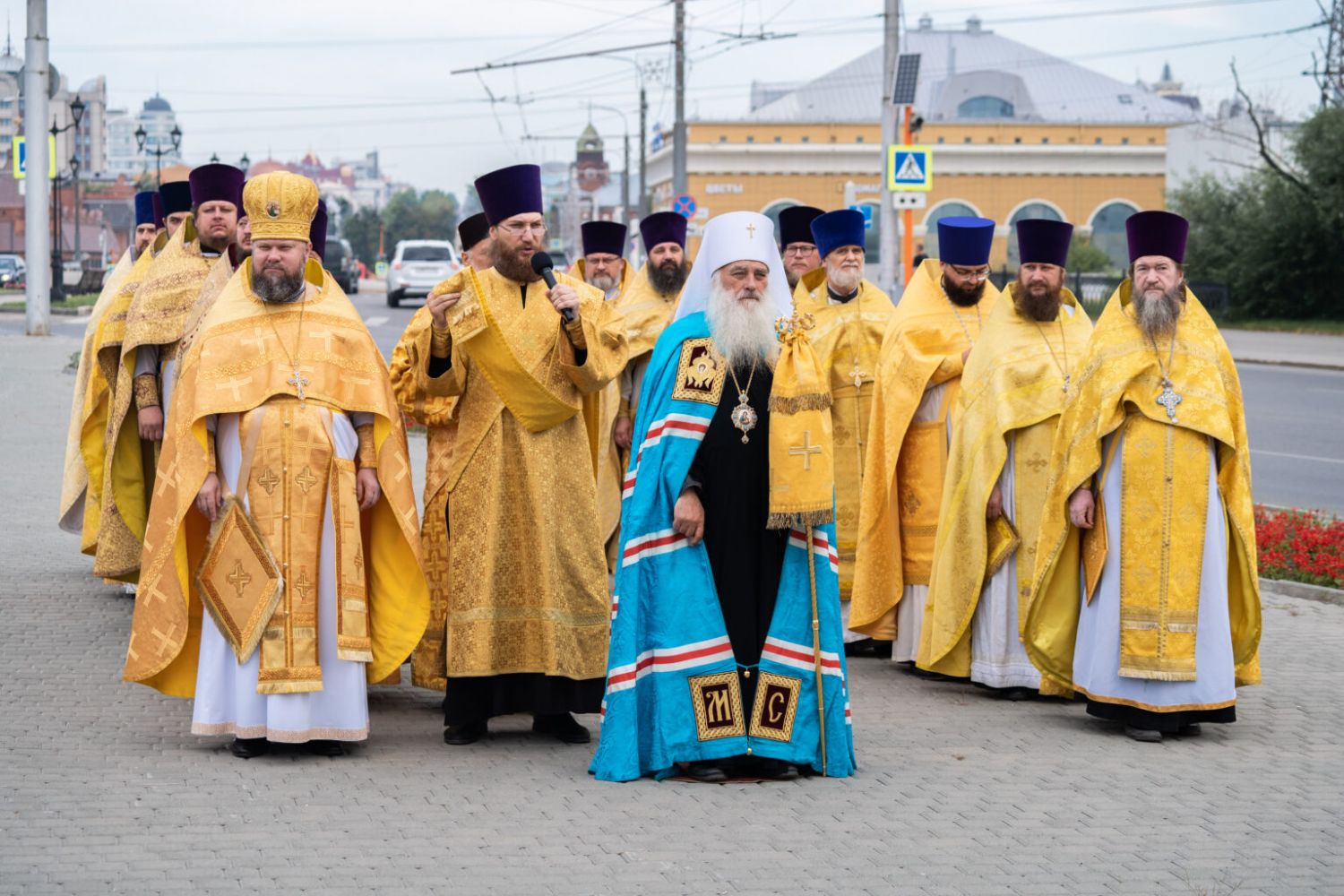 В праздник равноапостольного князя Владимира и День Крещения Руси митрополит Сергий совершил Божественную литургию на площади В.Н. Баварина