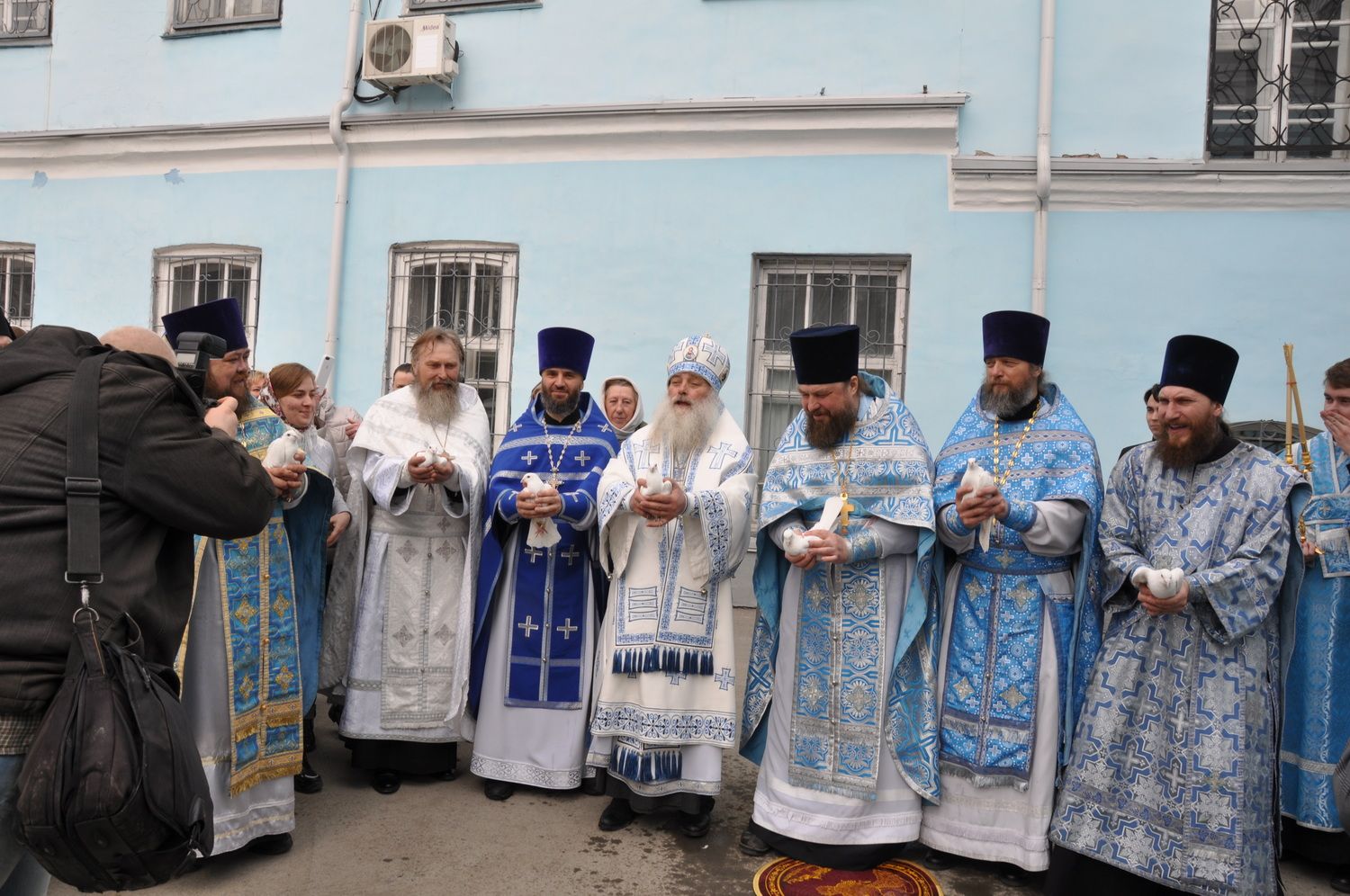 Благочинный Барнаульского городского округа протоиерей Андрей Басов сослужил Митрополиту Сергию Литургию в Благовещенском храме