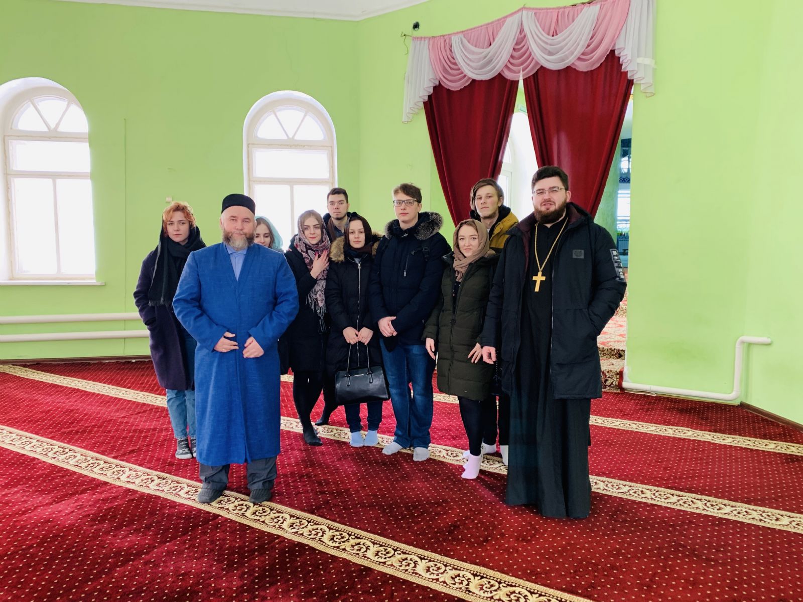 Студенты АГУ под руководством иерея Дионисия Рейма посетили Соборную Мечеть г. Барнаула