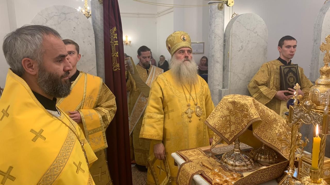 Протоиерей Андрей Басов сослужил Божественную литургию в Успенском храме с. Фирсово