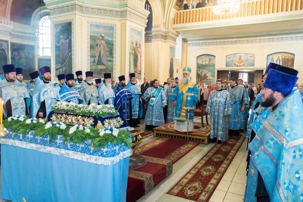 Протоиерей Андрей Басов сослужил Митрополиту Сергию на вечернем богослужении с чином Погребения Божией Матери в Покровском Кафедральном Соборе