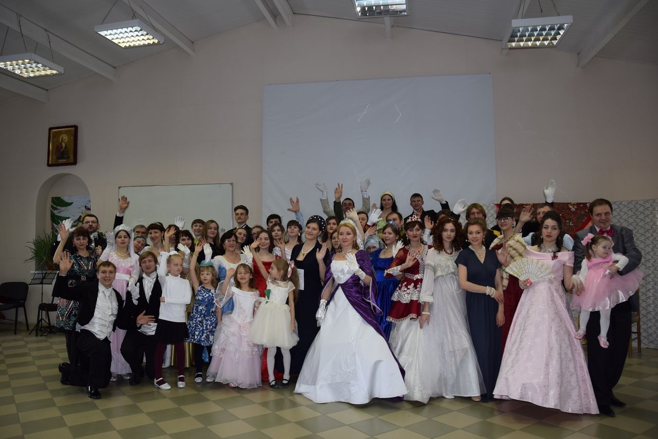 В Барнауле состоялся Сретенский бал православной молодежи