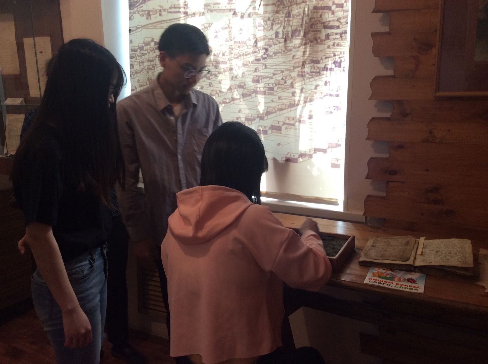 Библиотекарь Александро-Невского Собора София Рейм  провела музейное мероприятие для студентов из Китая