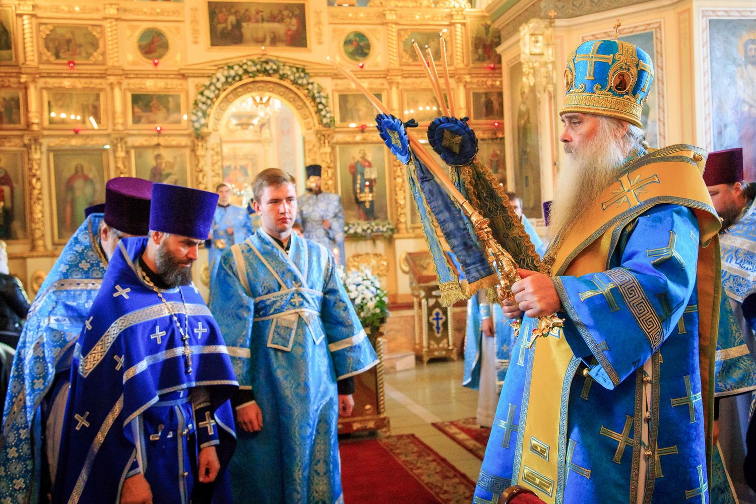 Благочинный Барнаульского городского округа сослужил Владыке Сергию Божественную литургию в день Покрова Пресвятой Богородицы