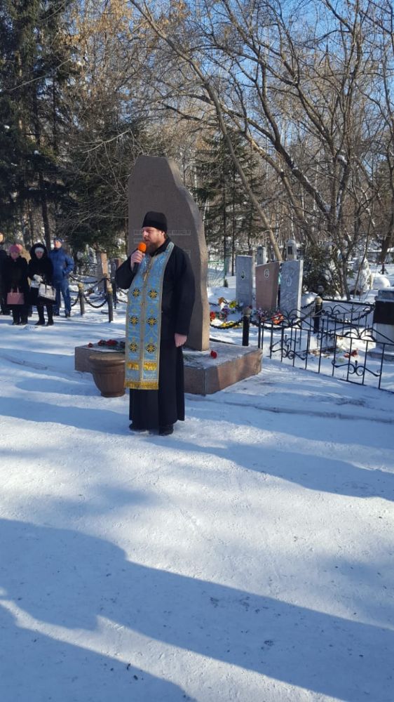 На Власихинском кладбище в Барнауле совершена панихида по воинам-афганцам