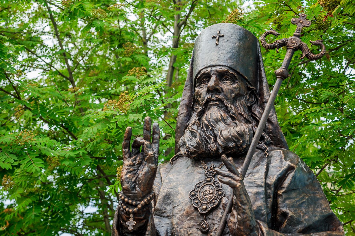 В Барнауле освятили памятник святителю Макарию Невскому