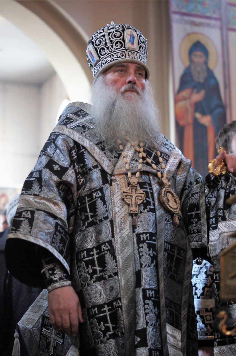 Митрополит СЕРГИЙ возглавил Пассию в Александро-Невском соборе 