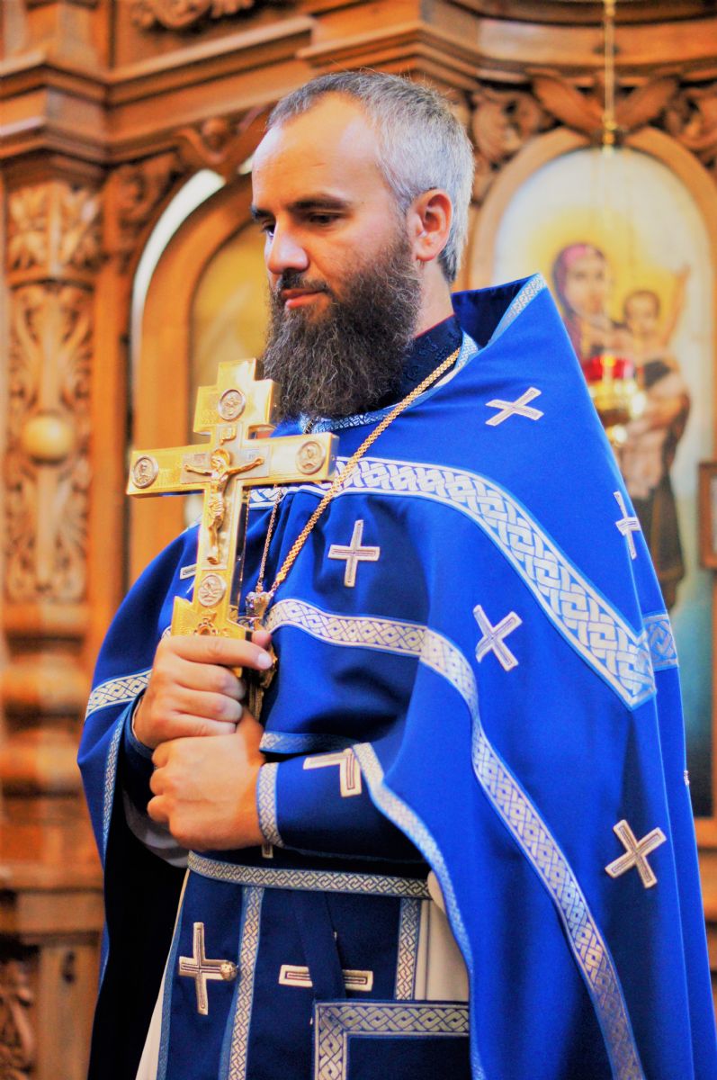 В день своего рождения протоиерей Андрей Басов возглавил Божественную Литургию в Александро-Невском Соборе