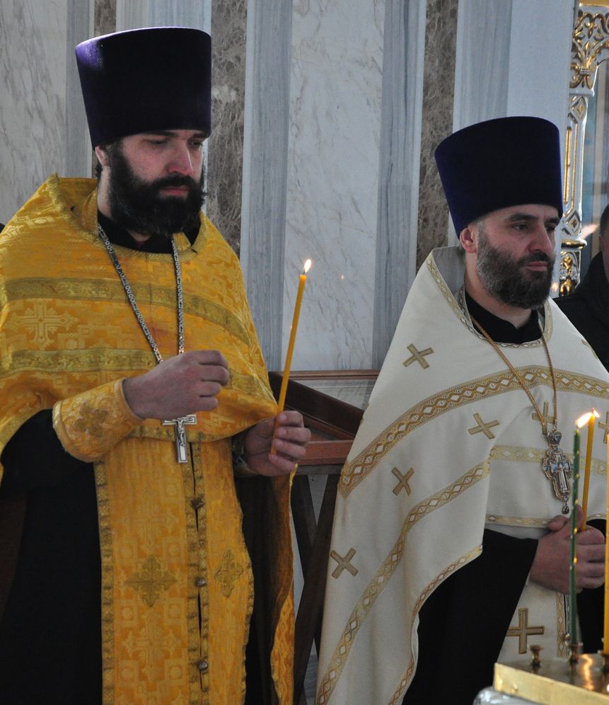 Благочинный Барнаульского городского округа протоиерей Андрей Басов сослужил митрополиту Сергию и архиепископу Каллистрату панихиду 