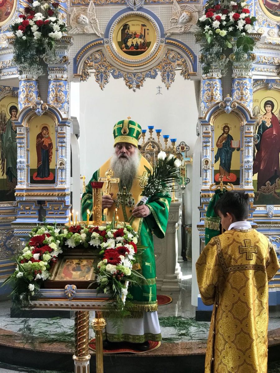 Митрополит СЕРГИЙ возглавил Литургию в праздник Святой Троицы в с. Фирсово