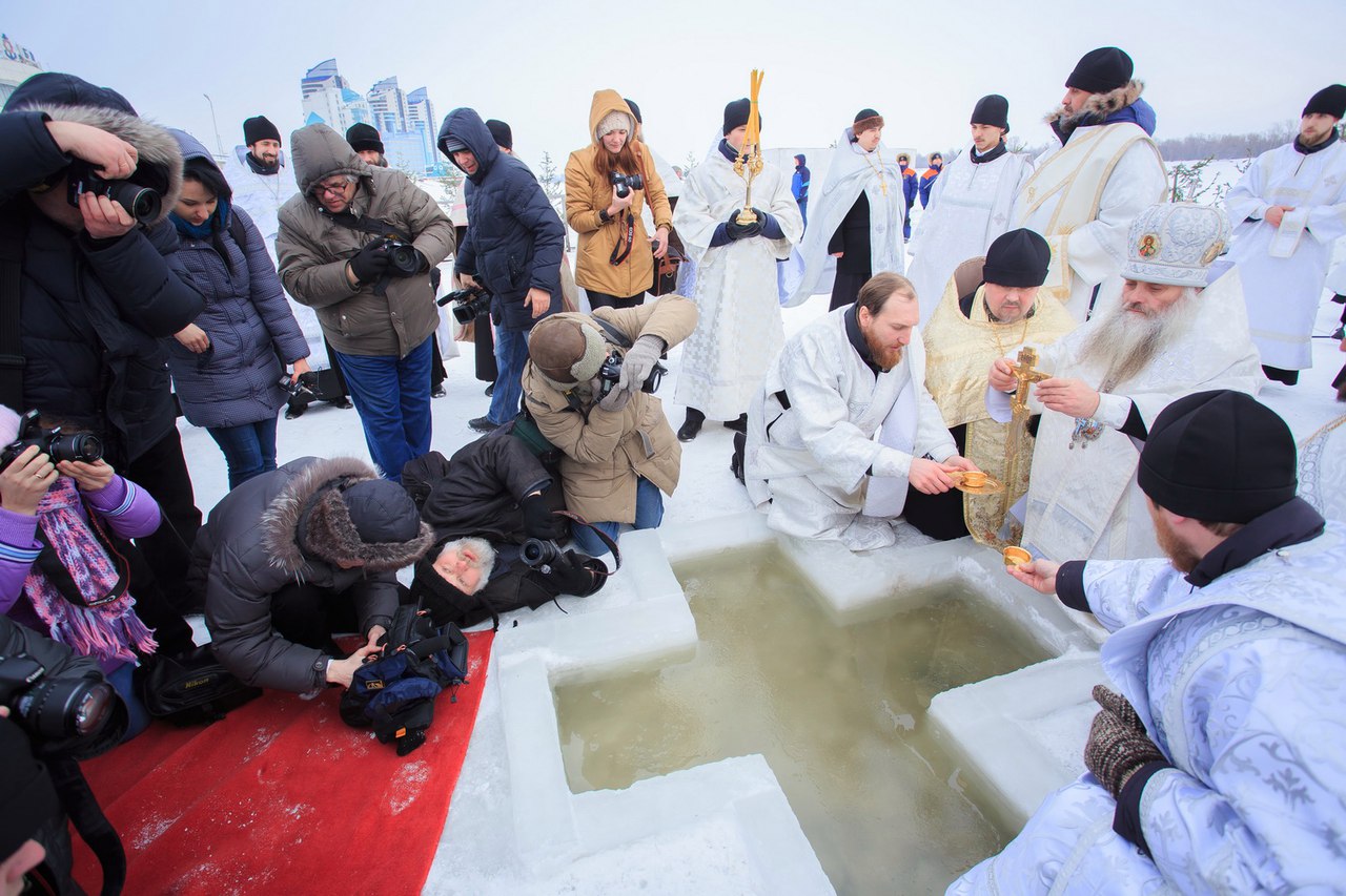 На территории какого современного города произошло крещение. Крещение 2021. Крещение 19 января. С праздником крещение 2020. Крещение в России.