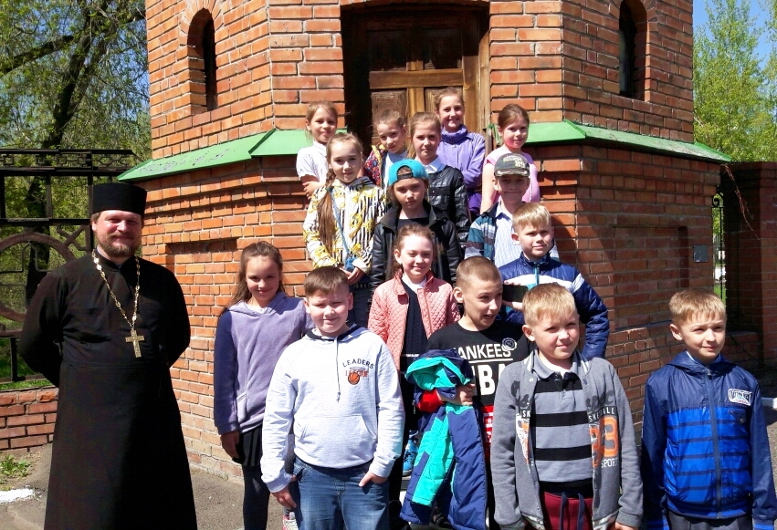 На Светлой седмице школьники  побывали на экскурсии в Александро-Невском храмовом комплексе