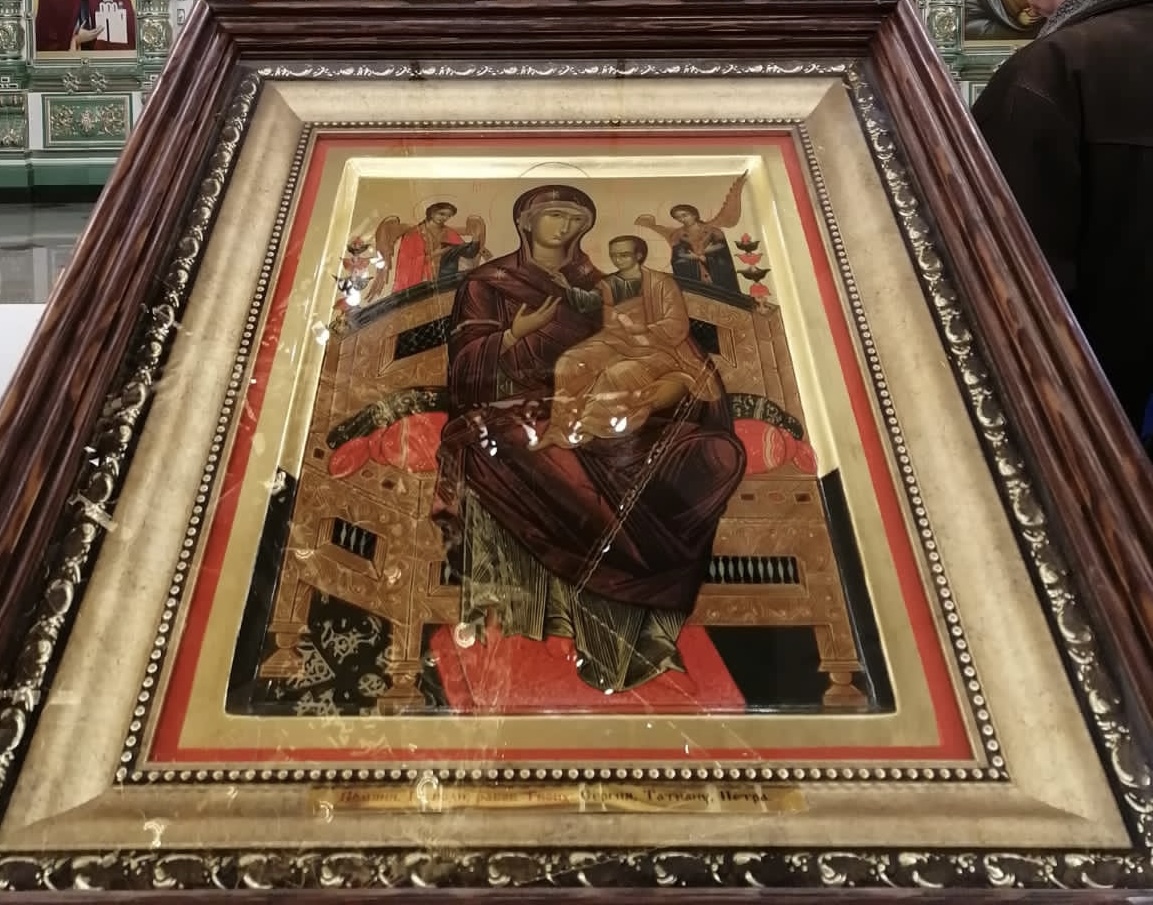 Настоятель Александро-Невского собора совершил чин освящения иконы Божией матери «Всецарица»