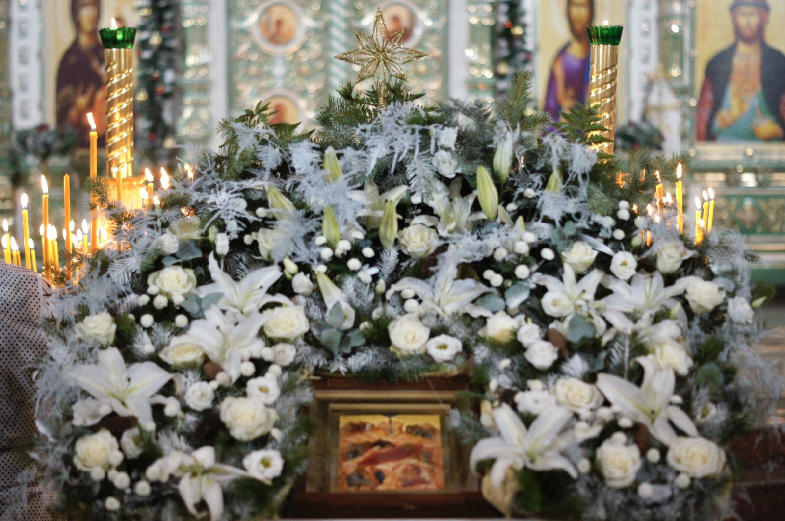 Расписание богослужений в Александро-Невском Соборе на Рождество Христово