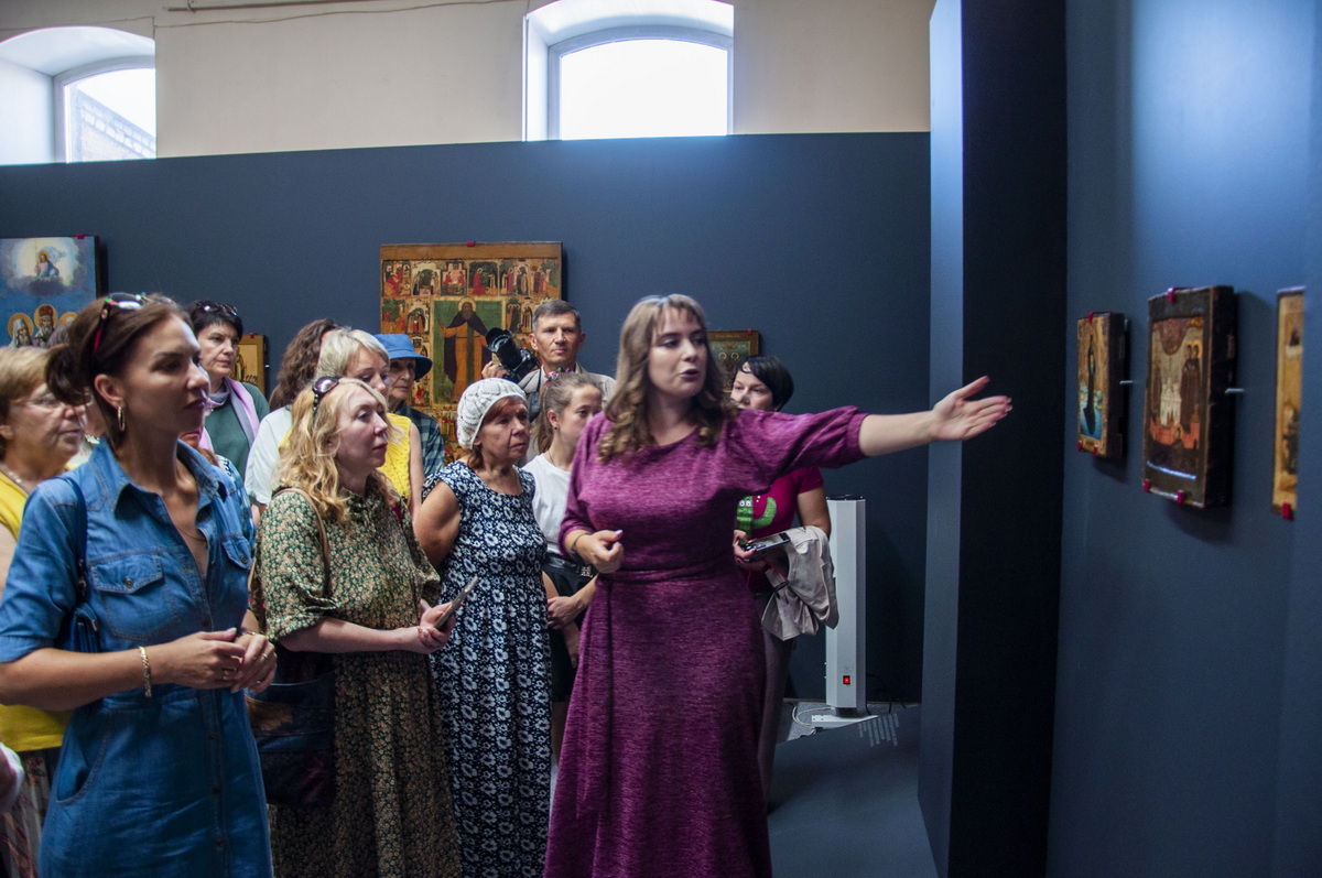 В Барнауле открылась выставка «В земле Российской просиявшие»