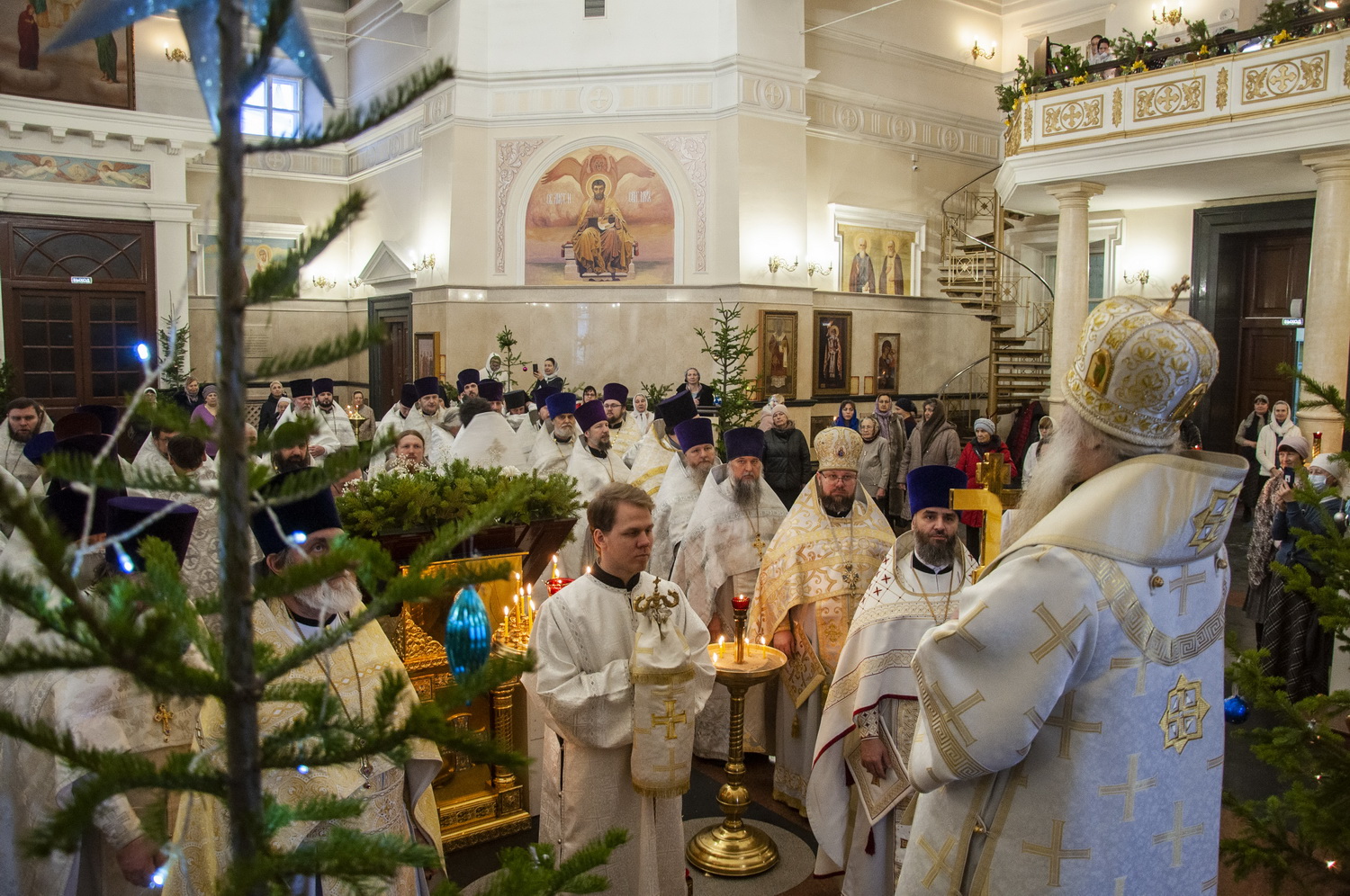 Протоиерей Андрей Басов сослужил праздничную литургию Митрополиту Сергию в храме Димитрия Ростовского