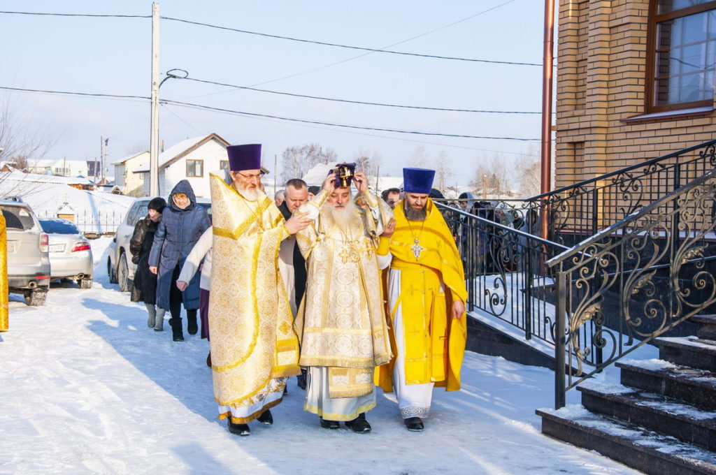 Благочинный Барнаульского городского округа принял участие в чине освящения храма Живоночальной Троицы