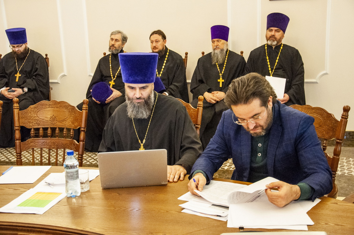 Состоялось заседание архиерейского совета Алтайской митрополии