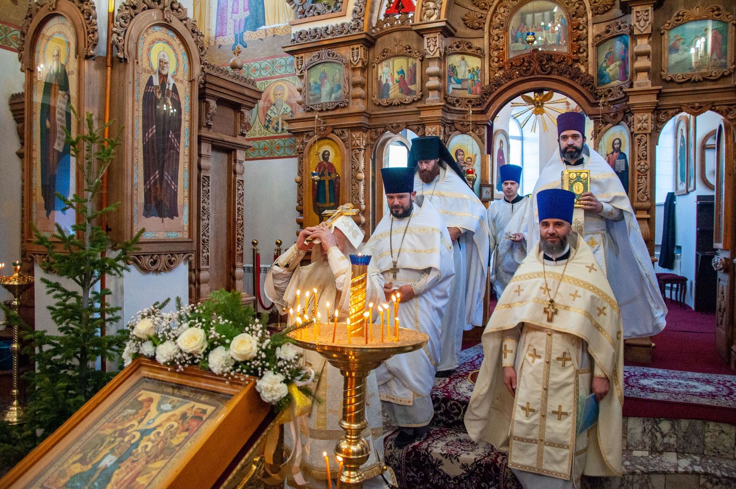Митрополит Сергий совершил Божественную литургию в Богоявленском храме г. Барнаула